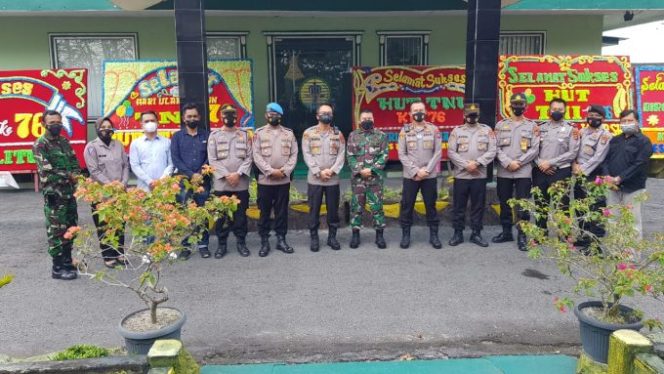 
					HUT TNI ke-76, Kapolres Beltim Ajak Rombongan Serbu Mako Kodim dan Lanud Berikan Surprice