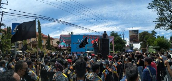 
					Maraknya Mobil Pengangkut Batu Bara, Aliansi Gabungan Dari 5 LSM Gelar Aksi Damai di Bundaran Tugu Alamsyah Ratu Prawira Negara