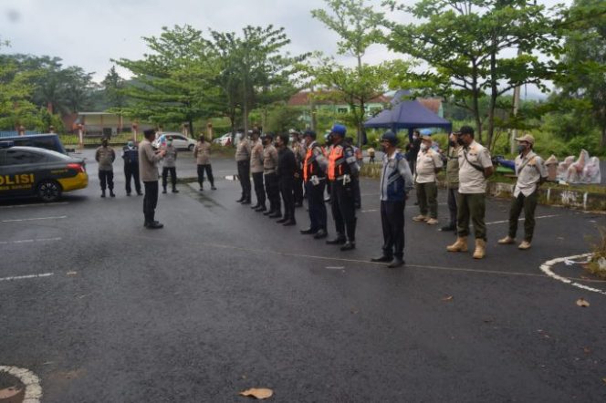 
					Dalam Rangka Mengawal PPKM Level 1, Polres Banjar Bersama Dinkes dan Instansi Terkait Kembali Gelar Testing di Fasilitas Umum