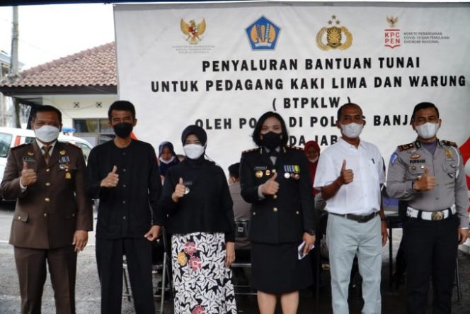 
					Walikota Banjar Apresiasi Penyaluran BTPKLW di Polres Banjar Kepada 3.800 Warga Pedagang Kaki Lima dan Warung
