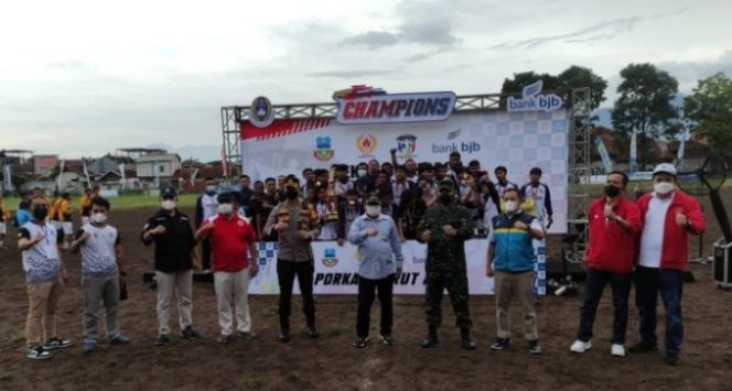
					Bupati Garut Rudy Gunawan Tutup Cabor Sepakbola Porkab Garut 2021