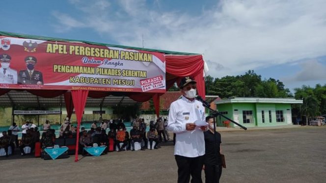 Bupati Mesuji Pimpin Giat Apel Pergeseran Pasukan Dalam Pengamanan Pilkades Serentak di Kabupaten Mesuji