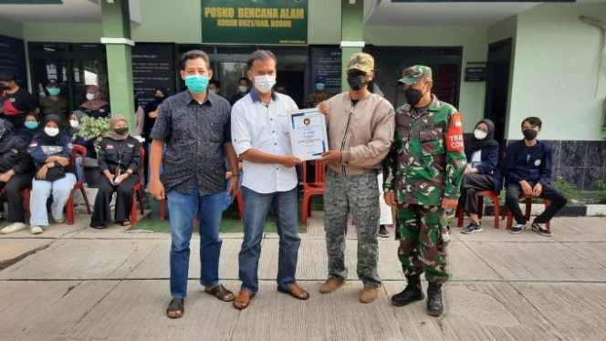 
					Nakes Kodam III/SLW Gelar Vaksinasi di Wilayah Koramil Leuwiliang dan Leuwisadeng