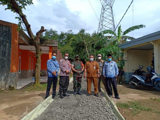 
					Melalui Program Samisade, Pemerintah Desa Cibentang Bangun Jalan dan TPT