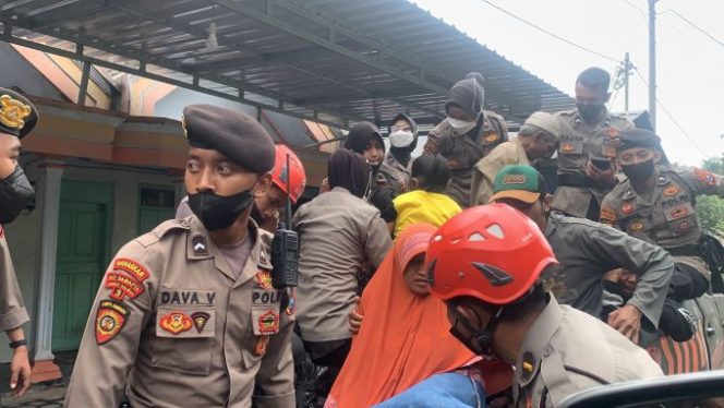 
					Polri Gelar Operasi Kemanusiaan Aman Nusa II Tanggulangi Erupsi Gunung Semeru