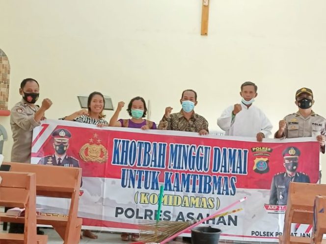 
					Giat Komidamas, Polres Asahan Berikan Alat-alat Kebersihan untuk Gereja dari Kapolres