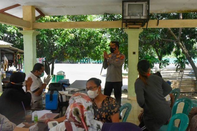 
					Kapolresta Cirebon Monitoring Vaksinasi Massal di Desa Bakung Kidul