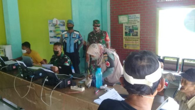 
					Vaksinasi Door to Door Di Kawasan Waterboom Cipangalun Jalatrang