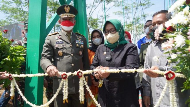 
					Danrem 061/Sk Bersama Bupati Bogor Resmikan 33 Jembatan Rawayan