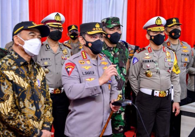 
					Pastikan Tak Ada Lonjakan Covid 19 Pasca-Nataru, Kapolri Terjun Langsung Cek Prokes di Tempat Wisata Bogor