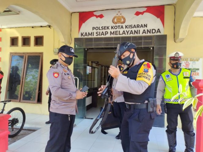 
					Antisipasi Gangguan Kamtibmas di Hari Ke 2 Perayaan Natal, Personil Polres Asahan Laksanakan Patroli Mobile
