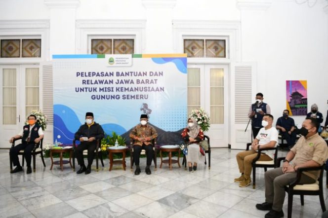 
					Jabar Salurkan Rp2 Miliar Untuk Korban Bencana Letusan Gunung Semeru