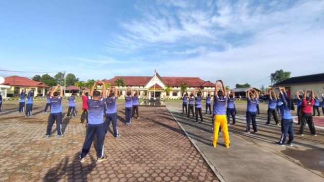 
					Untuk Menjaga Kesehatan, Personel Polres Beltim Lakukan Senam Bersama Setiap Jumat Pagi