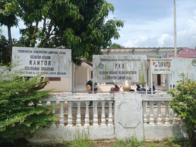 
					Oknum Lurah Di Lampura Di Duga Potong Gajih RT Dan LK