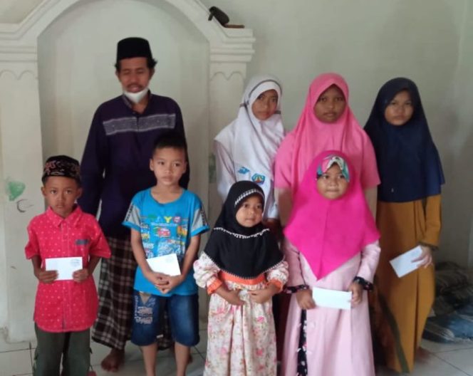 
					Berbagi Kebahagian, Pengurus Musholla Majlis Ta’Lim Desa Pegagan Kidul Berikan Santunan Anak Yatim