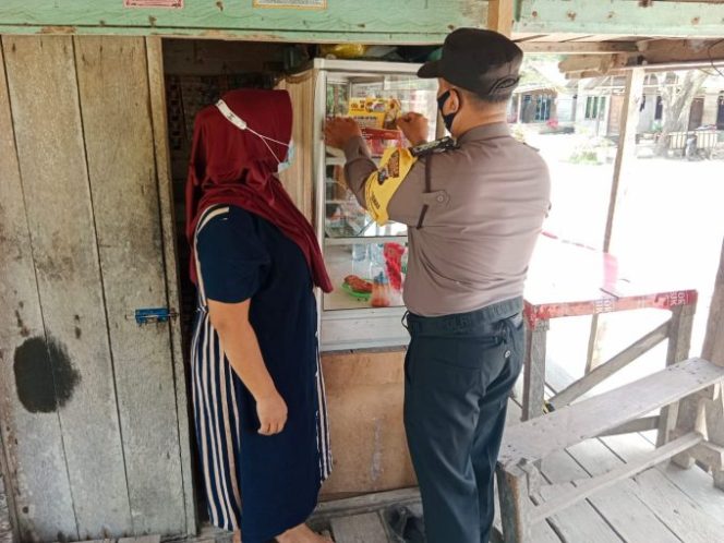 
					Kunjungan Polmas Door to Door, Polsek Air Joman Ajak Warga Patuhi Prokes