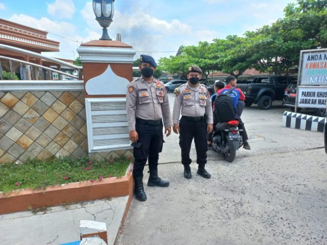 
					Ciptakan Kenyamanan Saat Ibadah, Sat Sabhara Polres Batu Bara Lakukan Pengamanan Sholat Jumat