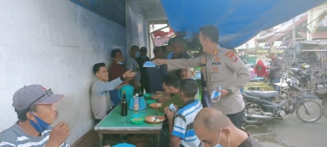 
					Perketat Prokes Covid-19, Kapolres Tanjungbalai Bagi Bagi Masker Gratis Kepada Masyarakat