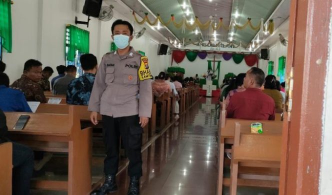 
					Personil Polsek Indrapura Lakukan Pengamanan Di HKBP Indrapura