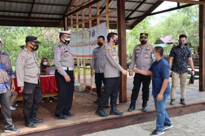 
					Di Hari Libur Kapolres Batu Bara Bersama Kapolsek Lima Puluh Cek Vaksinasi Covid-19