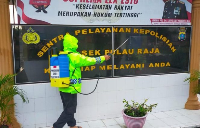 
					Cegah Covid-19 dan Omicron, Personel Polsek Pulau Raja Lakukan Penyemprotan Disinfektan di Mako
