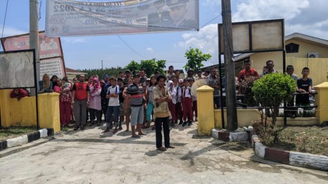 
					PADATI POLSEK MEDANG DERAS, WARGA : “MANTAP PAK KAPOLSEK”