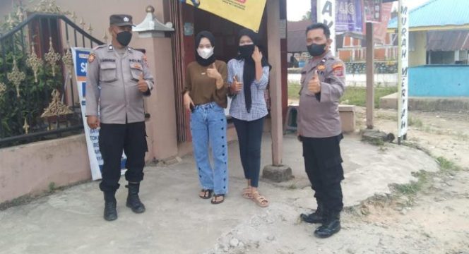 
					PERSONIL POLSEK LIMA PULUH MOBILISASI WARGA UNTUK VAKSIN
