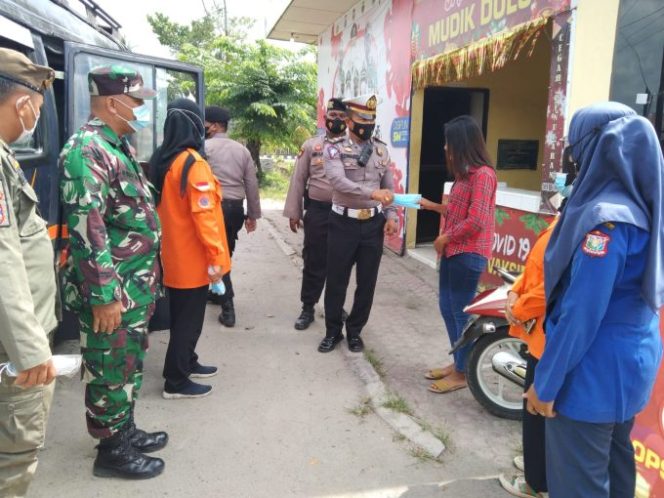 
					Polres Tanjungbalai bersama TNI dan Pemkot Tanjungbalai Perketat Cek Point di Perbatasan