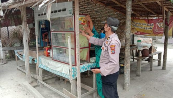 
					Kunjungan Polmas Polsek Air Joman Pasang Stiker Kontak Pengaduan Kamtibmas