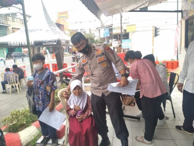 
					Kunjungan Polmas Door to Door, Polsek Air Joman Ajak Masyarakat Berpartisipasi Menjaga Kamtibmas