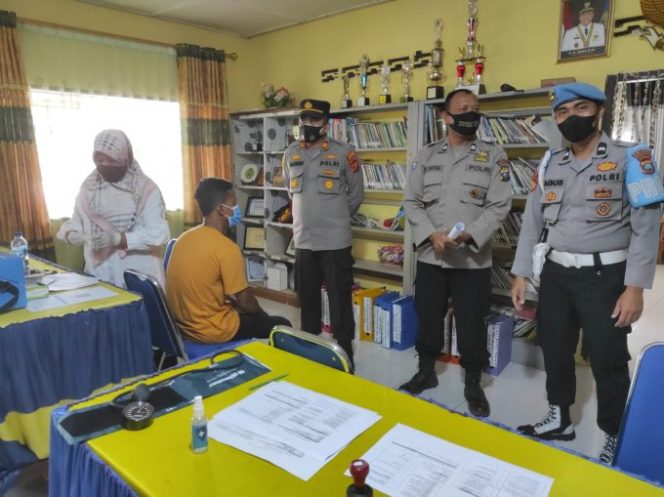 
					Percepat Program Vaksinasi, Polsek Lima Puluh Memobilisasi Warganya