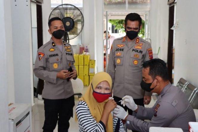 
					Kapolres Batu Bara Pantau Langsung Akselerasi Vaksinasi
