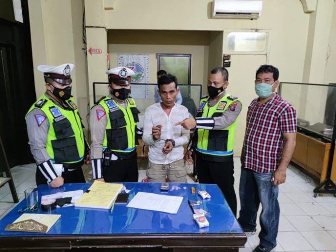 
					Personil Sat Lantas Polres Tanjungbalai amankan Pemiliki Narkotika Jenis Sabu, Saat Melaksanakan Penyuluhan Tertib Berlalulintas