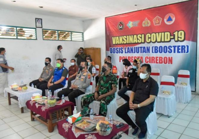 
					Kapolresta Cirebon Hadiri Zoom Meeting Vaksinasi Serentak