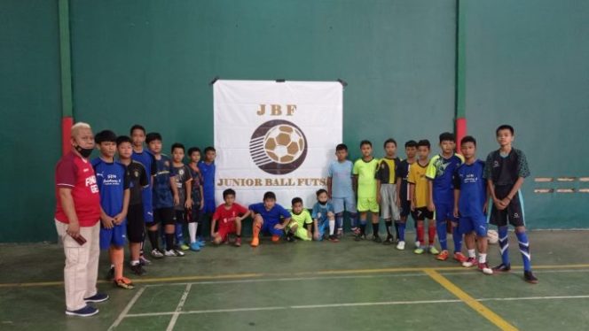 
					Sosok Awang Egi Pendiri Dan Pelatih Bola Junior Ball Futsal