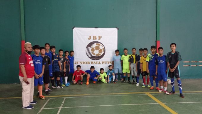 Sosok Awang Egi Pendiri Dan Pelatih Bola Junior Ball Futsal – LensaExpose