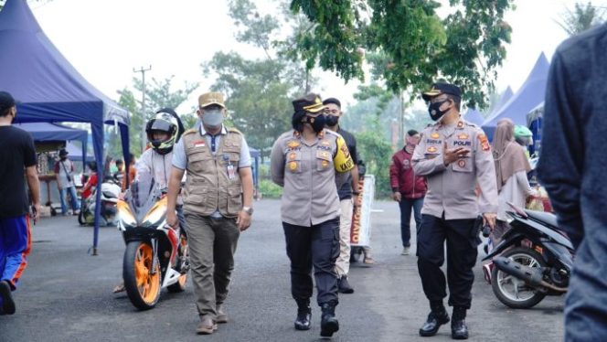 
					Kapolres Bersama Wakil Wali Kota Banjar Laksanakan Sosialisasi Pengetatan Prokes di Ruang Publik