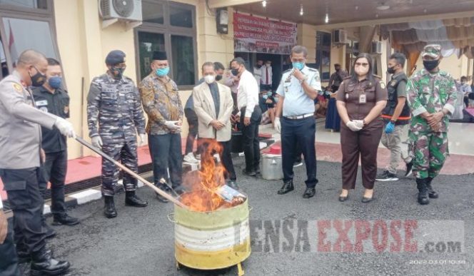
					Polres Tanjungbalai Bakar Barang Bukti Narkotika Sebanyak 1.167,42 Gram Hasil Ops Antik Toba 2022