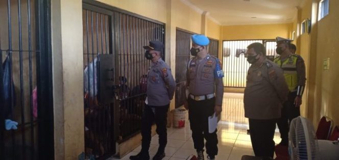 
					Polres Batu Bara Rutin Cek Ruang Tahanan, Pastikan Tahanan Sehat Dan Lengkap
