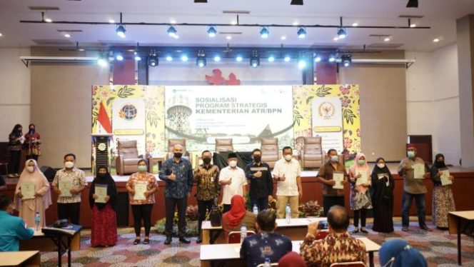 
					Plt Wali Kota Tanjungbalai Hadiri Sosialisasi Program Strategis Kementerian ATR/BPN Bersama Komisi II DPR RI Tentang Manfaat PTSL