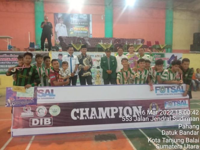 
					Plt Wali Kota Waris Thalib Tutup Turnamen Futsal Antar Sekolah Se Sumut