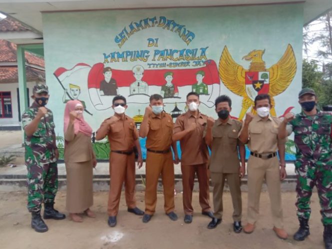 
					Koramil 412-01/Tuba Tengah Bersama Desa Sumber Jaya Sosialisasikan Kampung Pancasila Kepada Masyarakat