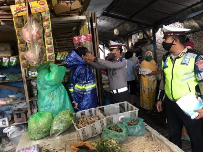 
					Tanpa Mengenal Waktu Sat Lantas Polres Batu Bara Patroli Pasar Pagi