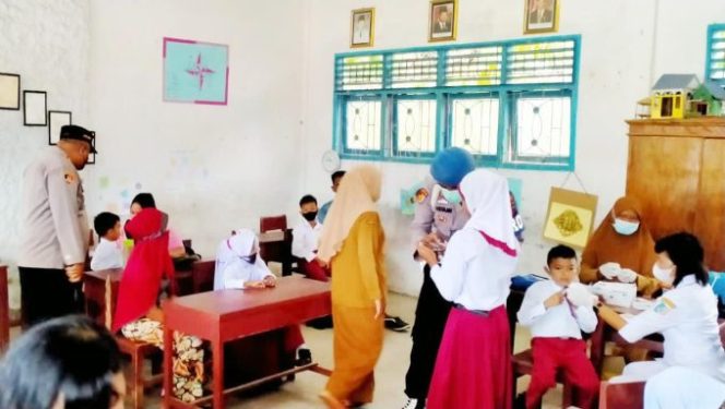 
					Percepatan Vaksinasi di UPTD SD Negeri 2 Pagurawan, Ini Kata Kapolsek