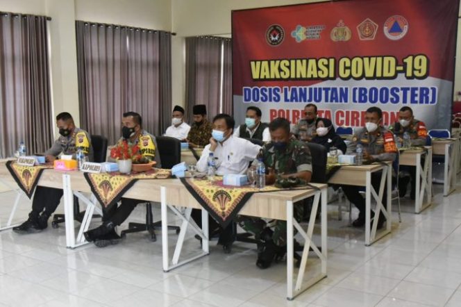 
					Kapolresta Cirebon Hadiri Zoom Meeting Vaksinasi Serentak Bersama Kapolri