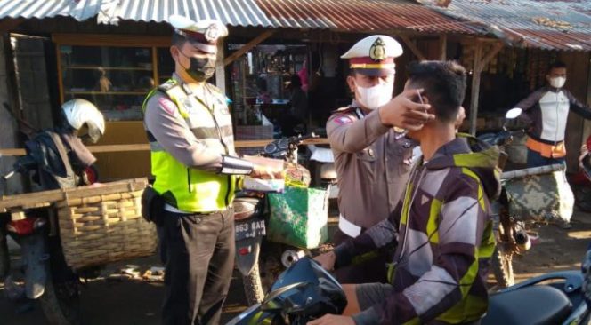 
					Polres Batu Bara Mainkan Ops Yustisi di Pajak Petatal Ramai Pengunjung