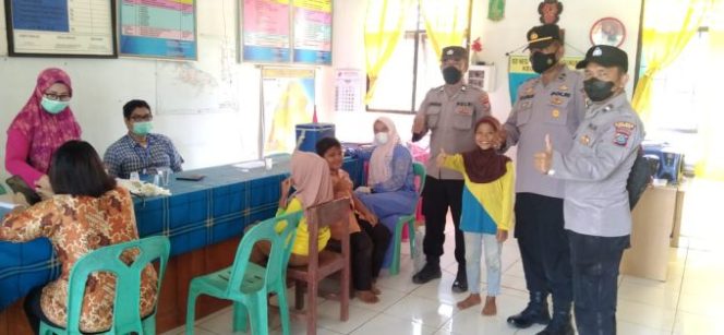 
					Waka Polsek Lima Puluh Monitoring Kegiatan Vaksinasi Di Wilayah Hukumnya