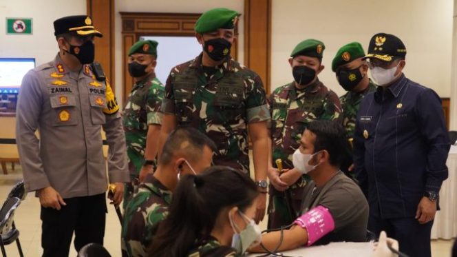 
					Kunjungan Kerja Danrem 061/Sk Ke Kodim 0607/Kota Sukabumi Tinjau Pelaksanaan Vaksinasi