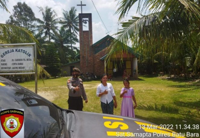 
					Upaya Keamanan, Polres Batu Bara Kawal Ibadah Jemaat Gereja