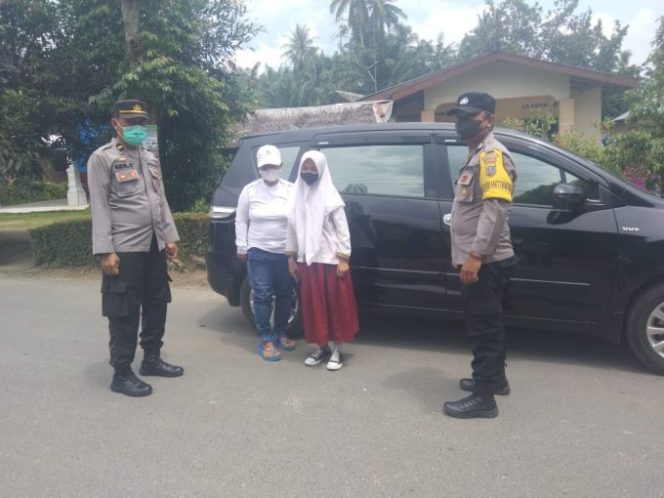 
					Personil Polsek Lima Puluh Jemput Masyarakat Melaksanakan Vaksinasi